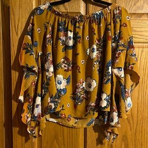 Beautiful boho look floral off the shoulder blouse! Brand Polly & Esther